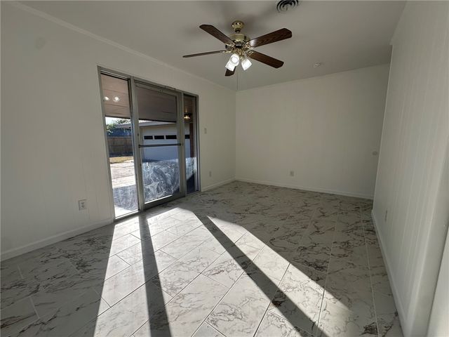 136 Daniel Moore St, Portland, TX 78374