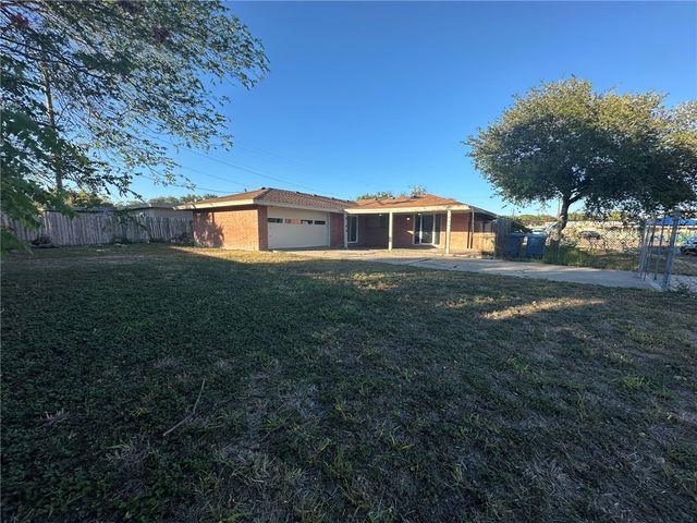 136 Daniel Moore St, Portland, TX 78374