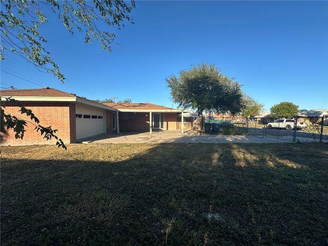 136 Daniel Moore St, Portland, TX 78374