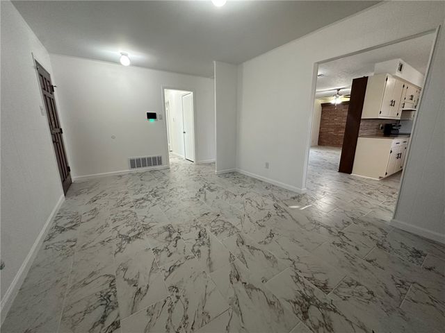 136 Daniel Moore St, Portland, TX 78374