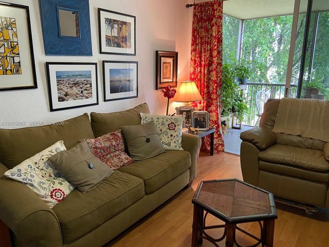 8225 Lake Dr 404, Doral, FL 33166