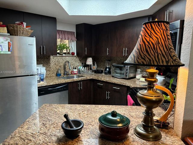 8225 Lake Dr 404, Doral, FL 33166
