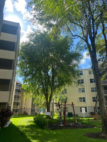 8225 Lake Dr 404, Doral, FL 33166