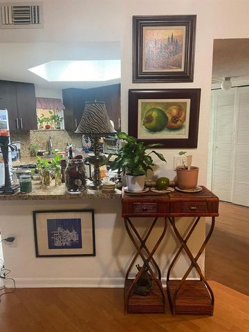 8225 Lake Dr 404, Doral, FL 33166