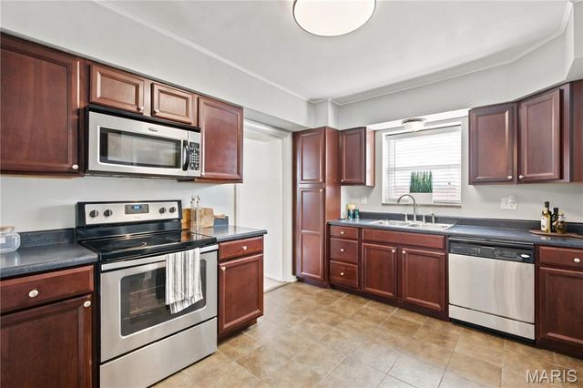 6533 Tholozan Avenue, St Louis, MO 63109