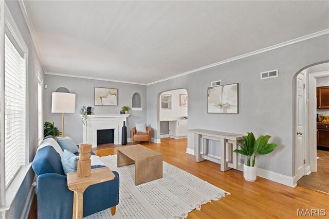 6533 Tholozan Avenue, St Louis, MO 63109
