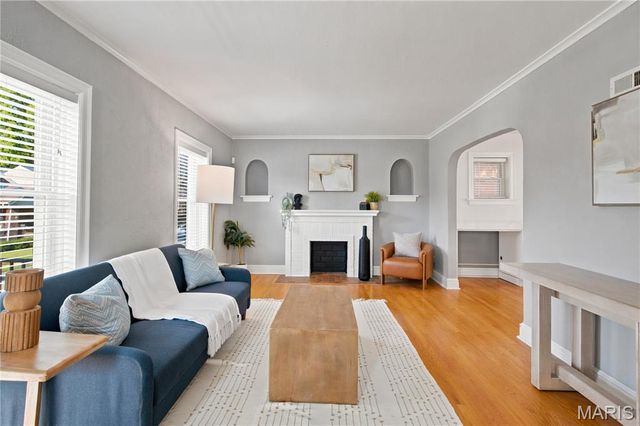 6533 Tholozan Avenue, St Louis, MO 63109