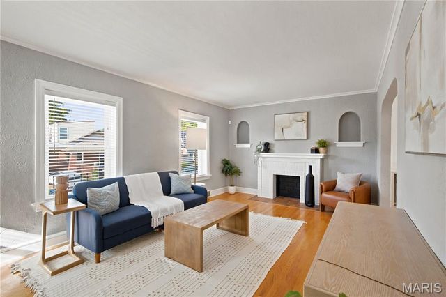6533 Tholozan Avenue, St Louis, MO 63109