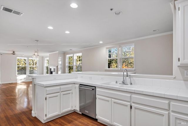 772 McClelland Dr, Windsor, CA 95492