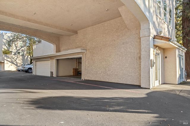 772 McClelland Dr, Windsor, CA 95492