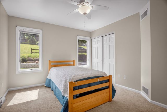 59 Hartl Ln, Baldwin Boro, PA 15227