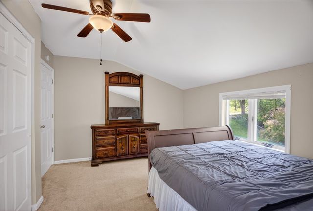 59 Hartl Ln, Baldwin Boro, PA 15227
