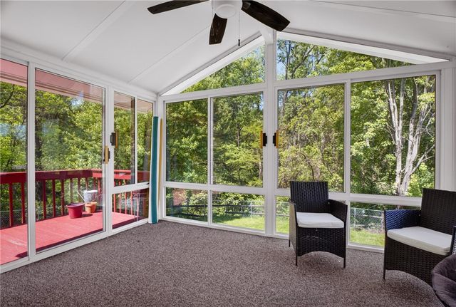 59 Hartl Ln, Baldwin Boro, PA 15227