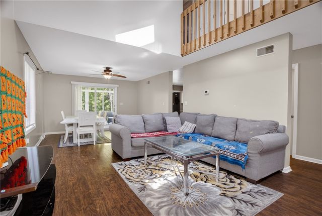 59 Hartl Ln, Baldwin Boro, PA 15227