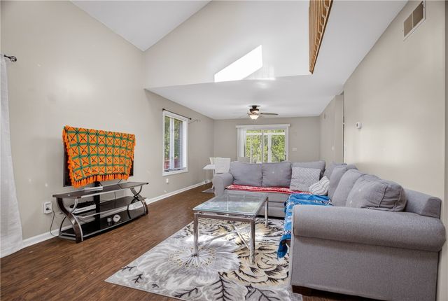 59 Hartl Ln, Baldwin Boro, PA 15227