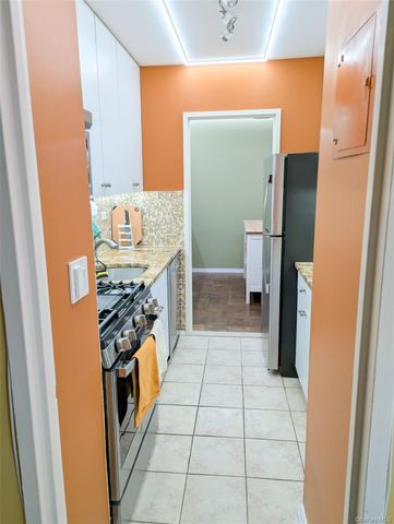 100 E Hartsdale Avenue 4JE, Hartsdale, NY 10530