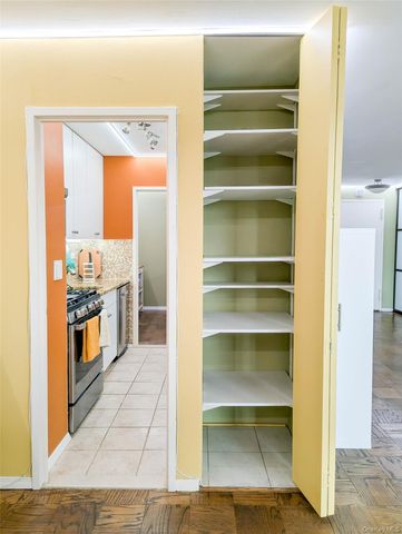 100 E Hartsdale Avenue 4JE, Hartsdale, NY 10530