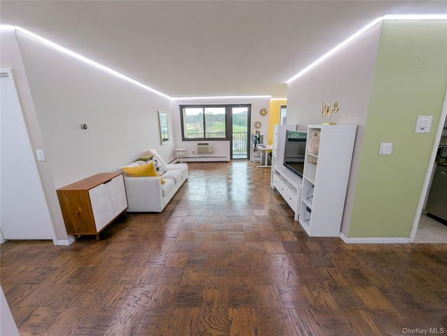 100 E Hartsdale Avenue 4JE, Hartsdale, NY 10530