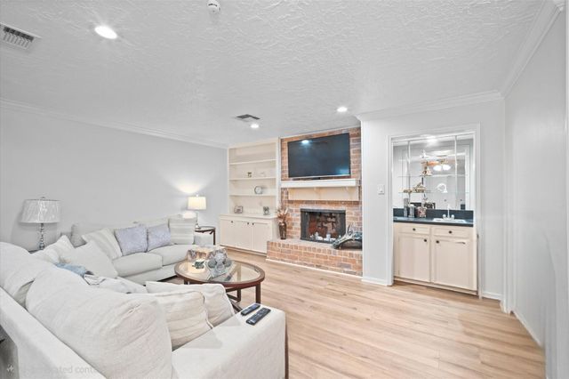 6114 Rollingbrook Drive, Houston, TX 77096