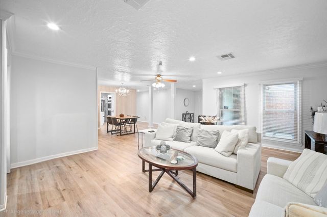 6114 Rollingbrook Drive, Houston, TX 77096