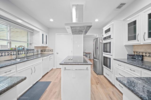 6114 Rollingbrook Drive, Houston, TX 77096