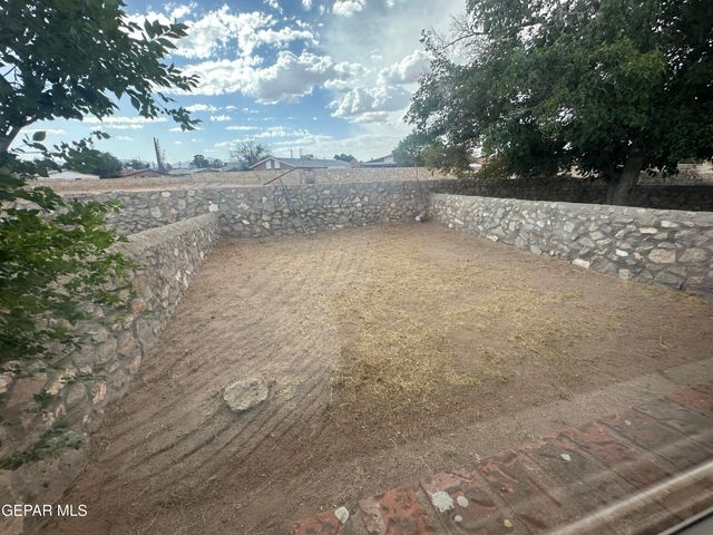 2901 Beachcomber Avenue B, El Paso, TX 79936