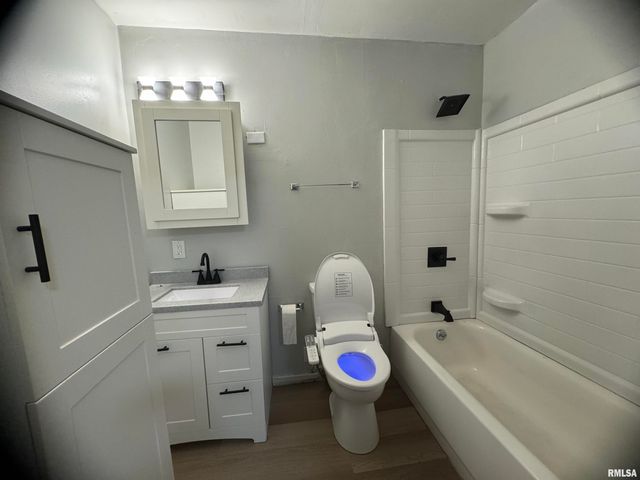 710 W 3RD Street, Davenport, IA 52802