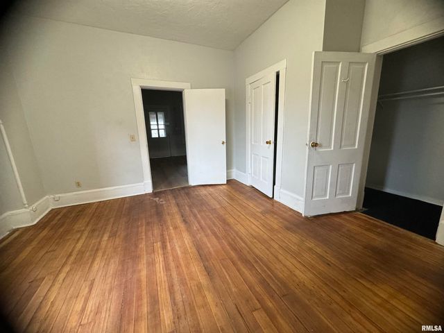 710 W 3RD Street, Davenport, IA 52802