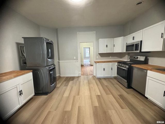 710 W 3RD Street, Davenport, IA 52802