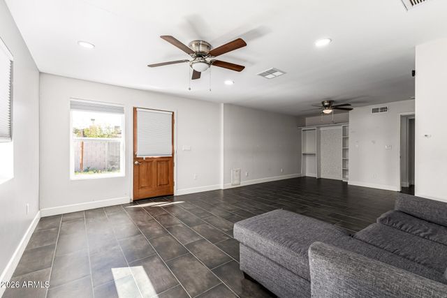 4133 W TOPEKA Drive, Glendale, AZ 85308