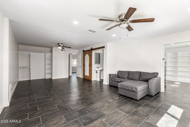 4133 W TOPEKA Drive, Glendale, AZ 85308