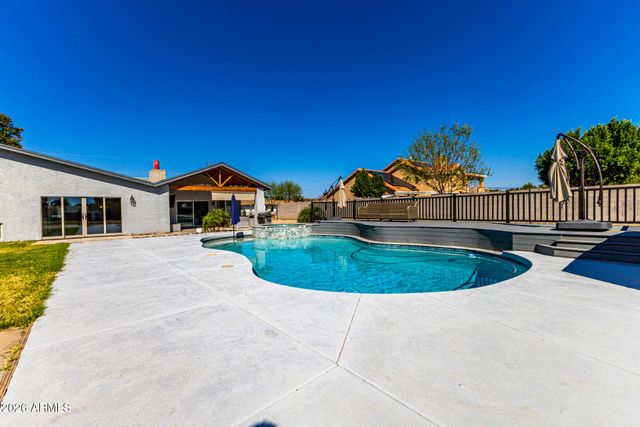 4133 W TOPEKA Drive, Glendale, AZ 85308