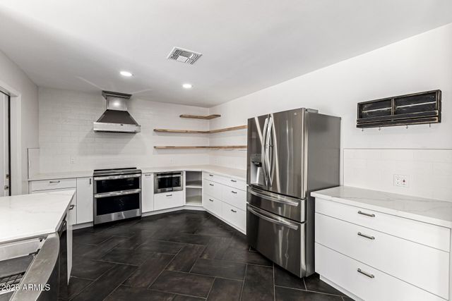 4133 W TOPEKA Drive, Glendale, AZ 85308