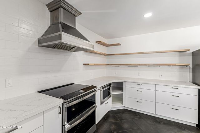 4133 W TOPEKA Drive, Glendale, AZ 85308