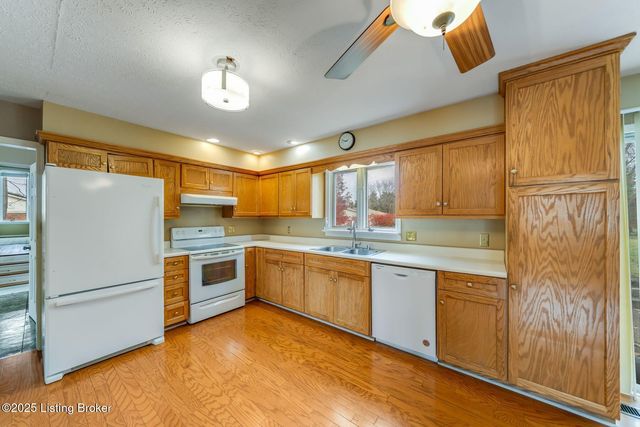 3521 Rock Rose Ln, La Grange, KY 40031