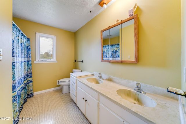 3521 Rock Rose Ln, La Grange, KY 40031