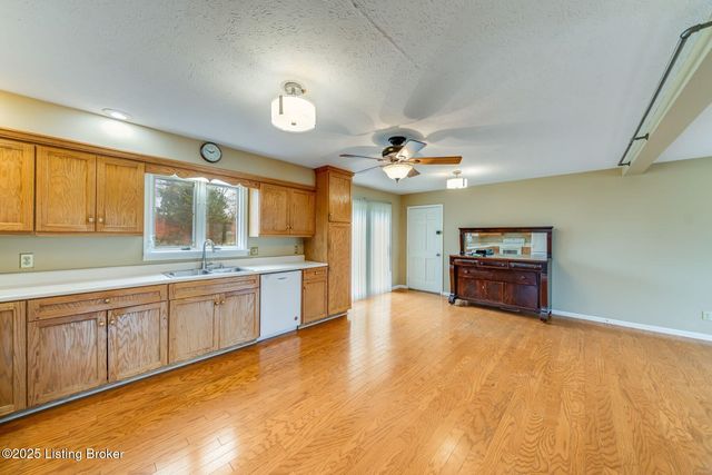 3521 Rock Rose Ln, La Grange, KY 40031