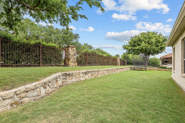 8621 Colina Terrace, Benbrook, TX 76126