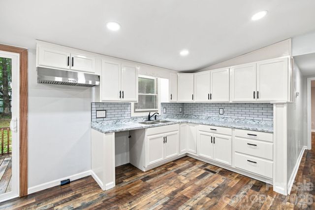 3250 Ole Country Lane, Claremont, NC 28610
