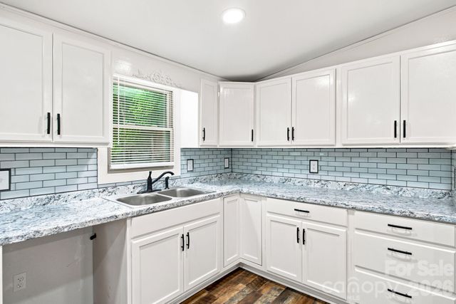 3250 Ole Country Lane, Claremont, NC 28610