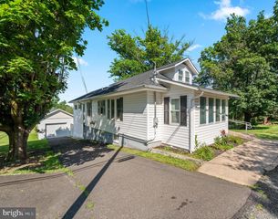 2255 SPINNERSTOWN RD, Quakertown, PA 18951