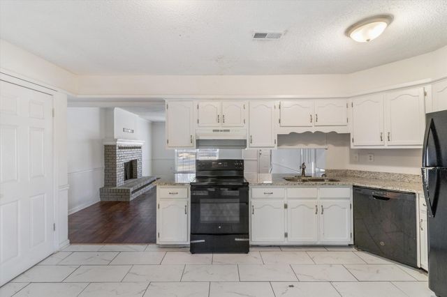 6289 KIRBY DOWNS DR, Memphis, TN 38115