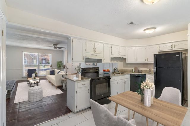 6289 KIRBY DOWNS DR, Memphis, TN 38115