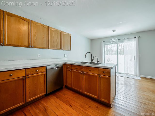 30654 Golden Valley Drive, South Lyon, MI 48165