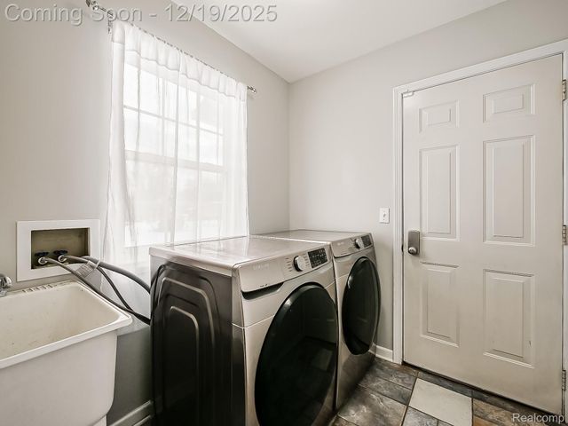 30654 Golden Valley Drive, South Lyon, MI 48165