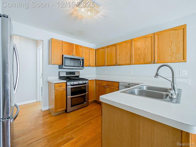 30654 Golden Valley Drive, South Lyon, MI 48165