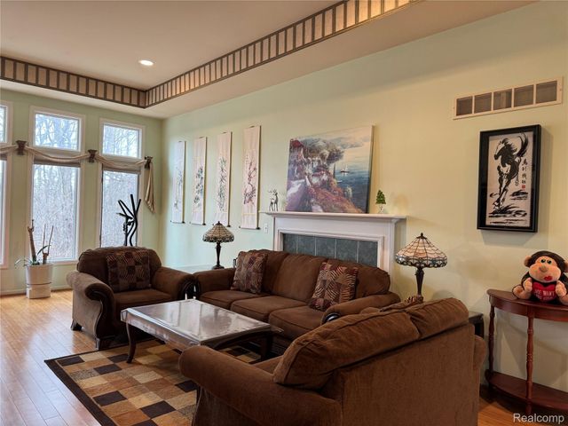 40342 Riverbend Drive, Sterling Heights, MI 48310