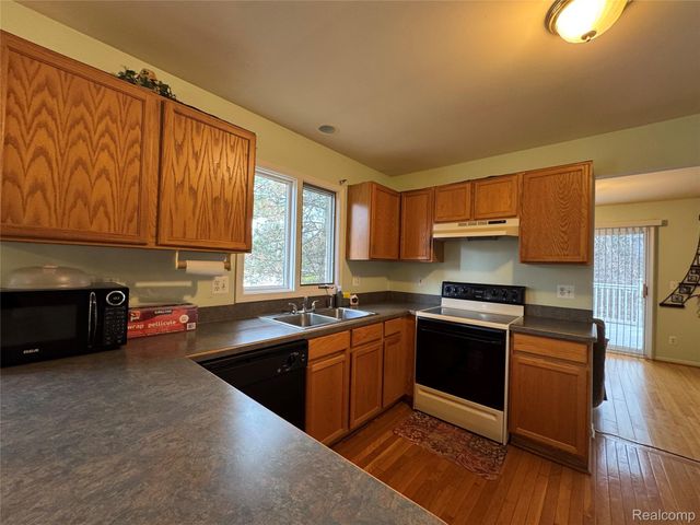 40342 Riverbend Drive, Sterling Heights, MI 48310