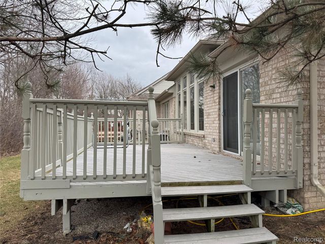 40342 Riverbend Drive, Sterling Heights, MI 48310