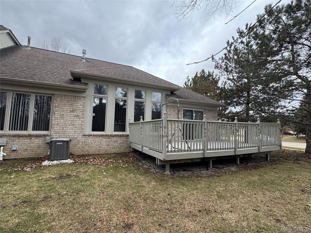 40342 Riverbend Drive, Sterling Heights, MI 48310